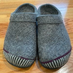 Haflinger - 100% Wool Slippers/House Shoes w/Rubber Sole in Gray - Size 39/US 8